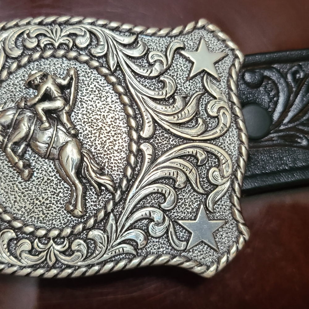 Western Cowboy Belt Buckle - Silver and Black